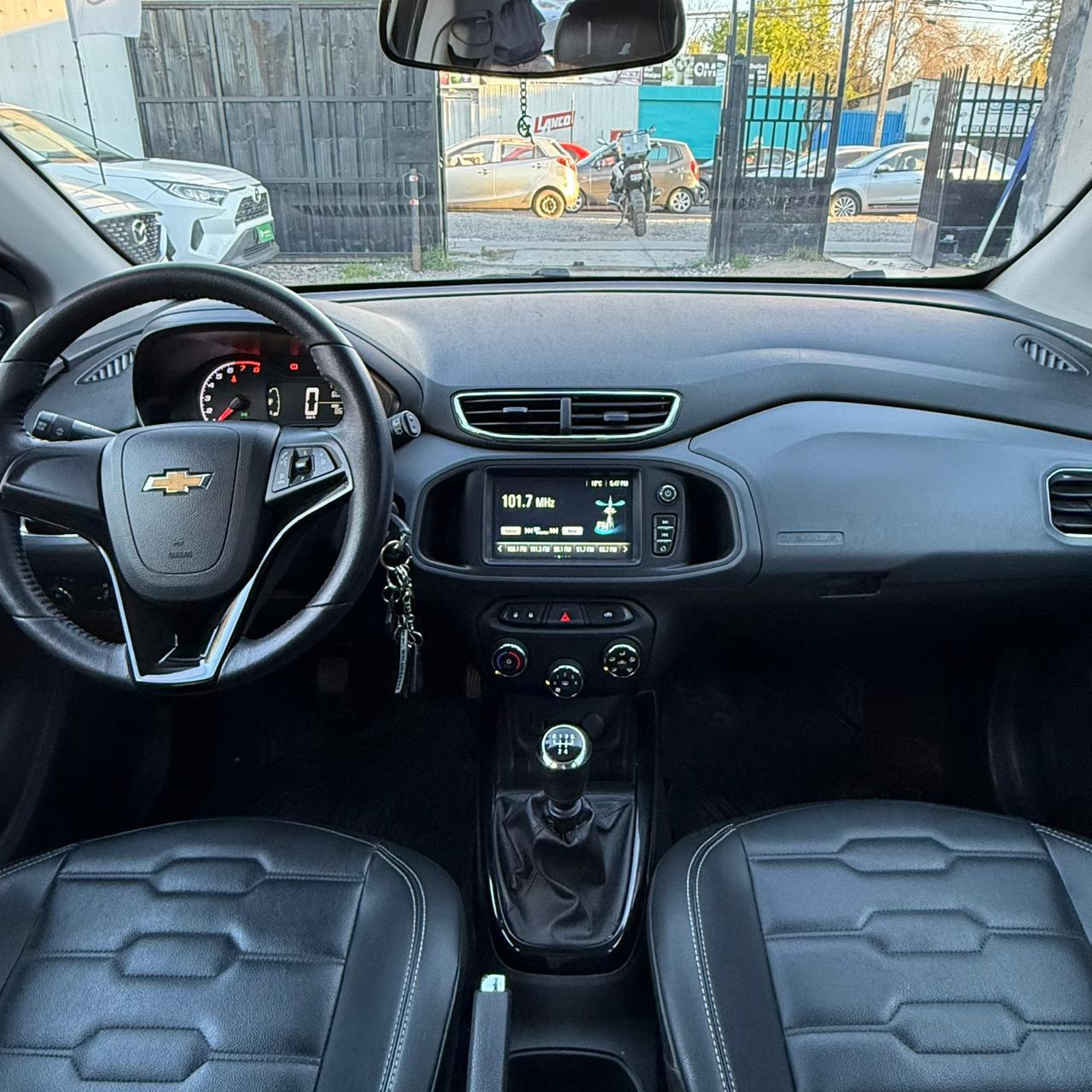 Chevrolet Onix — foto 7 de 12