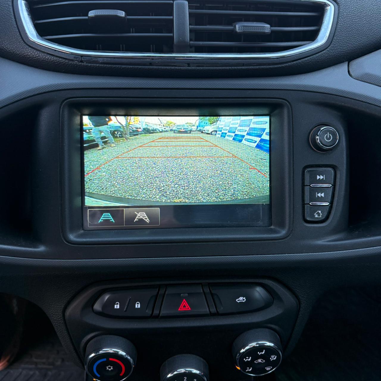 Chevrolet Onix — foto 9 de 12