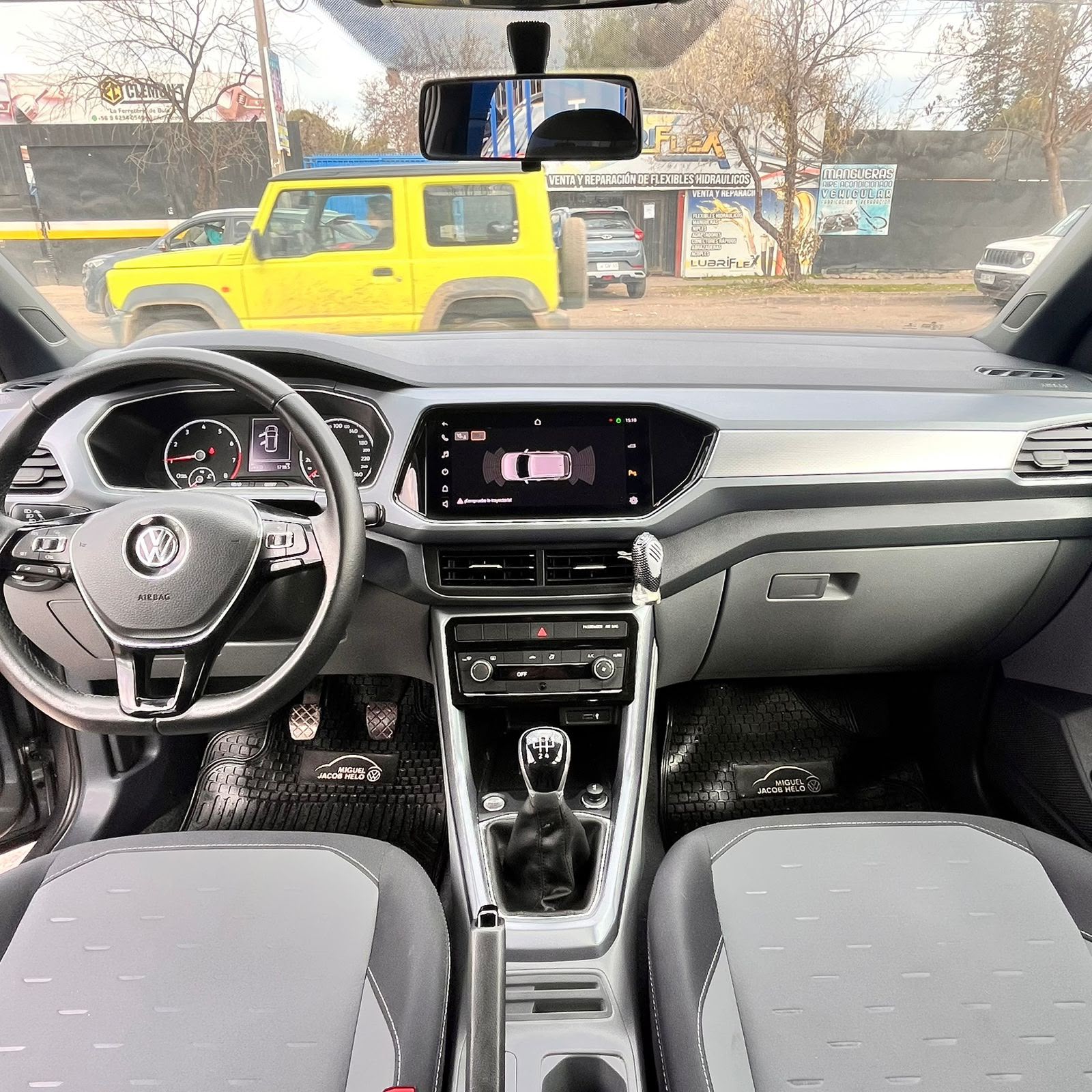 Volkswagen T-Cross — foto 9 de 14