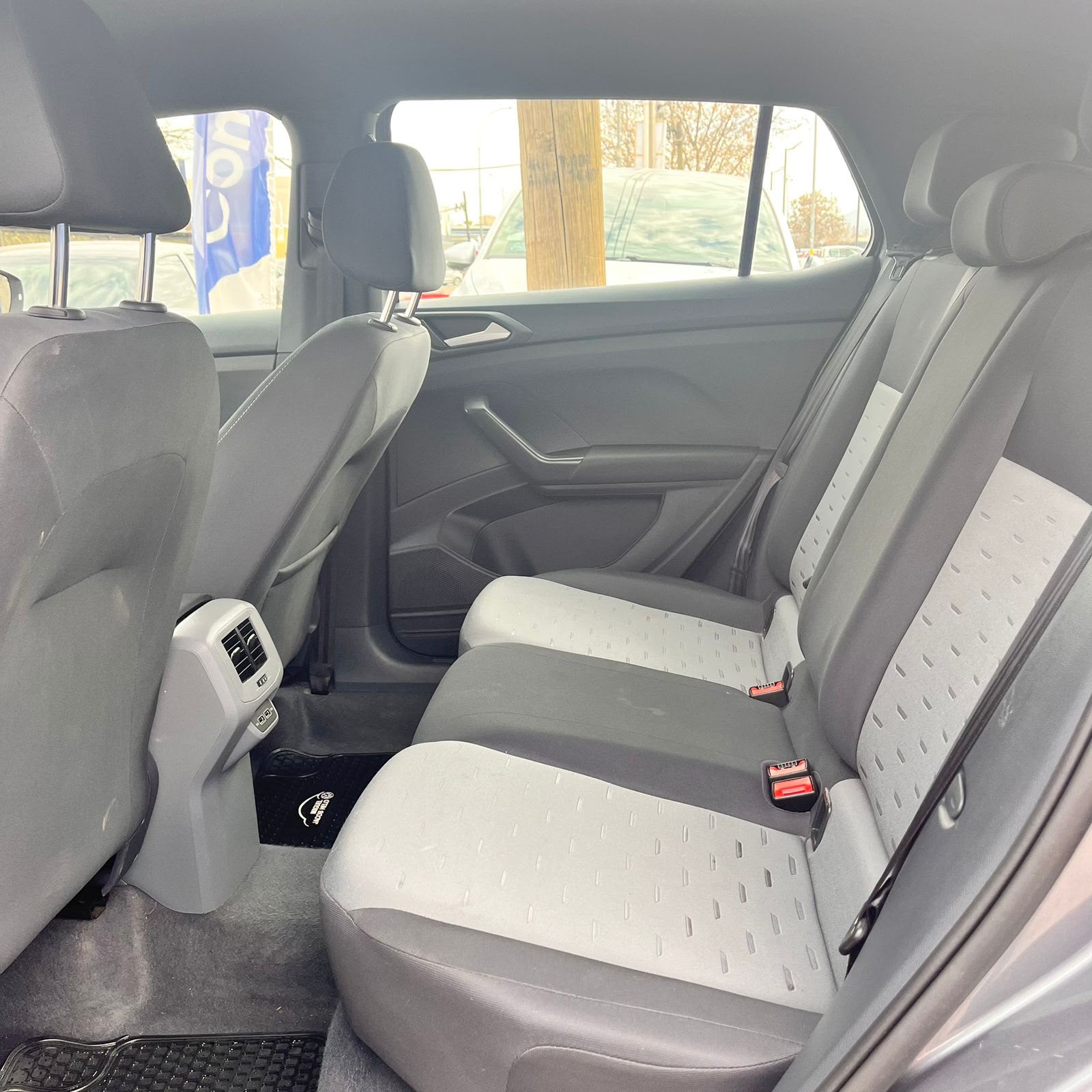 Volkswagen T-Cross — foto 14 de 14