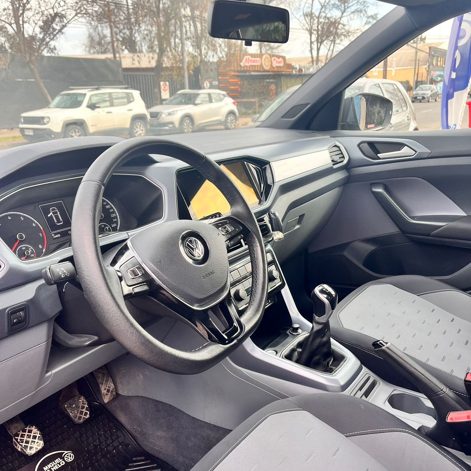 Volkswagen T-Cross — foto 10 de 14