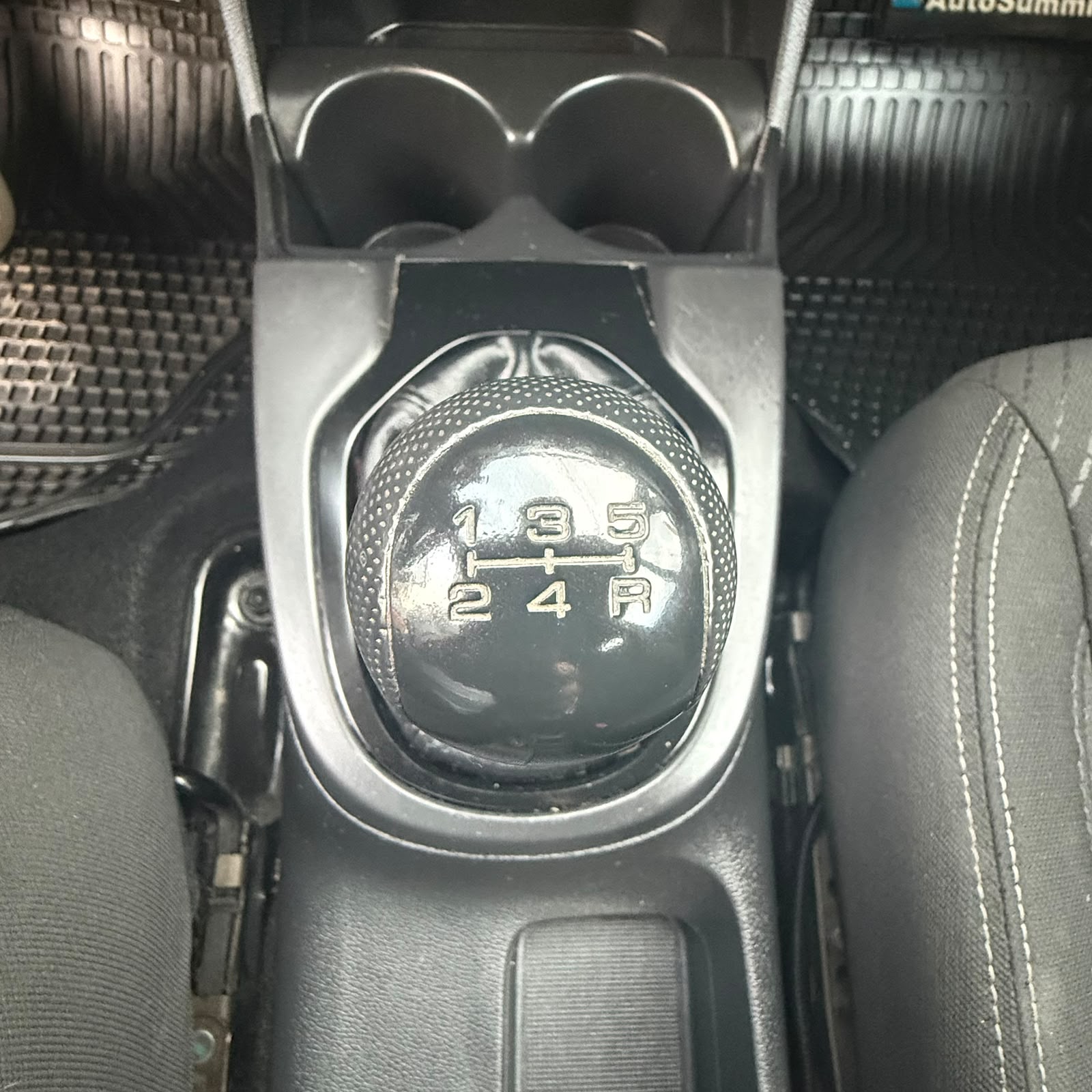 Honda WR-V — foto 11 de 16