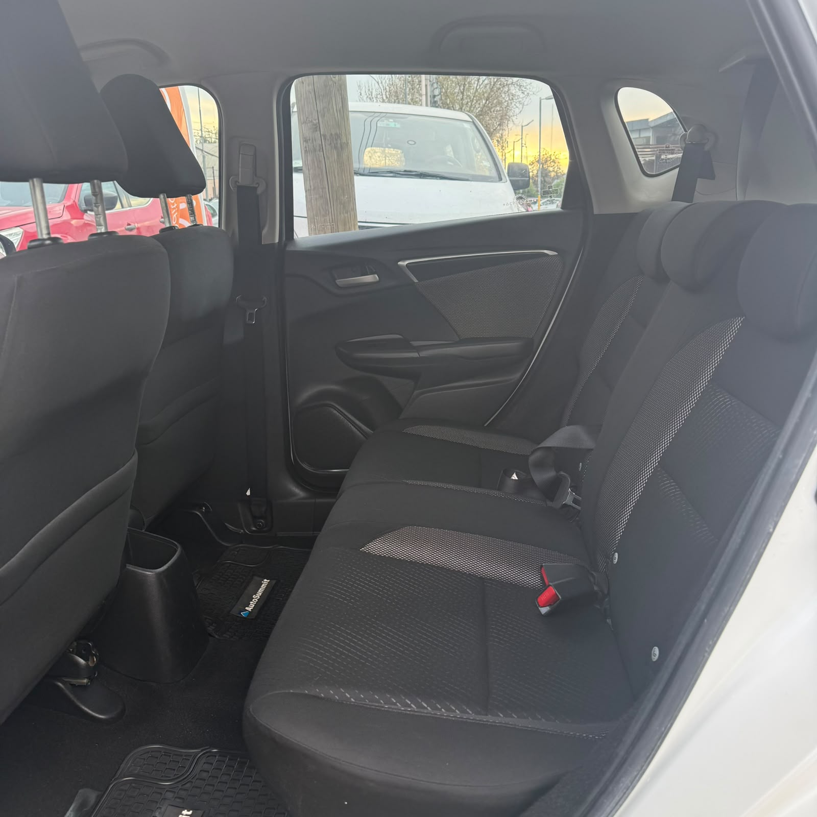 Honda WR-V — foto 15 de 16