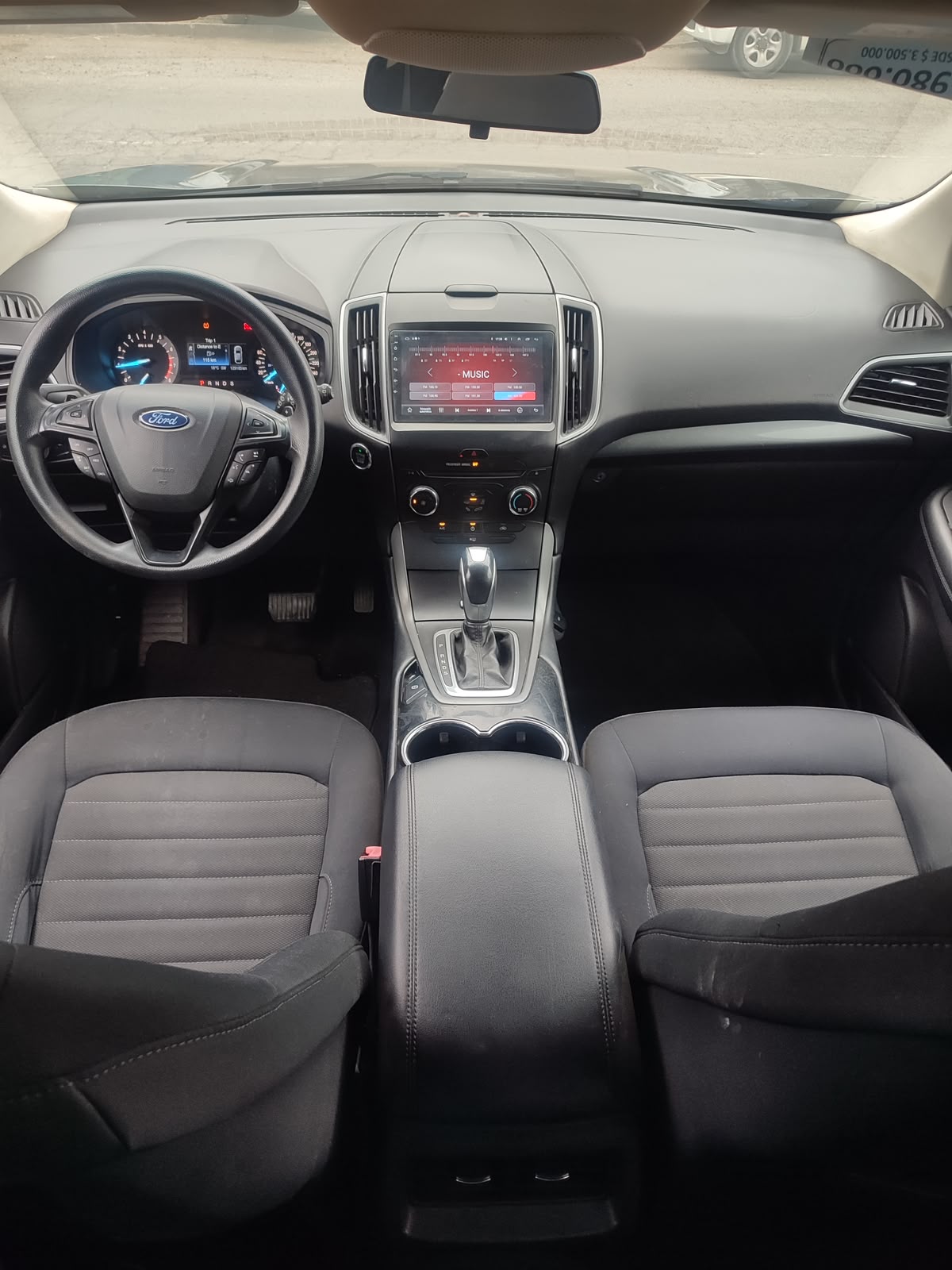 Ford Edge — foto 9 de 17