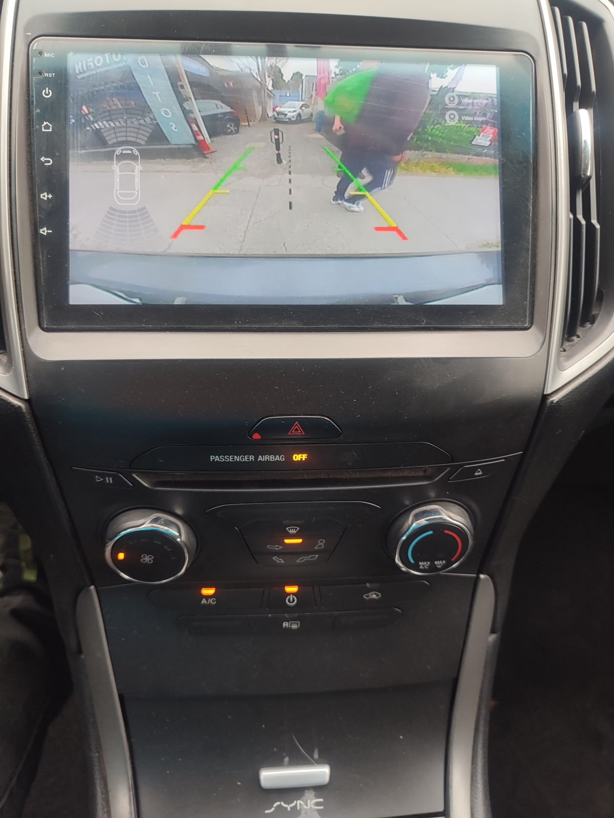 Ford Edge — foto 11 de 17
