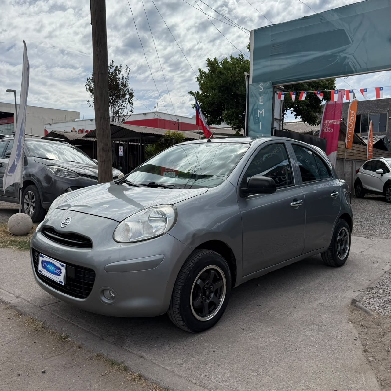 Nissan March — foto 4 de 12