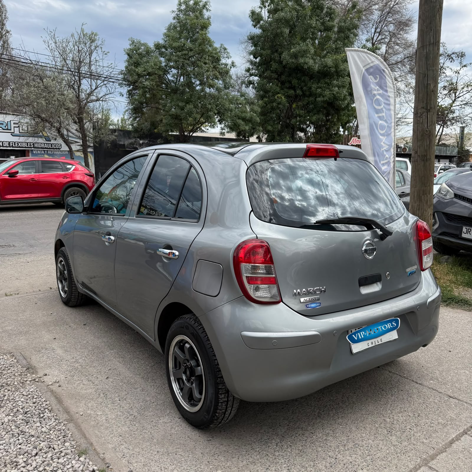Nissan March — foto 6 de 12