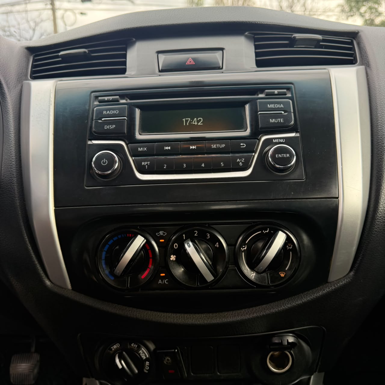Nissan Np300 4×4 — foto 10 de 15