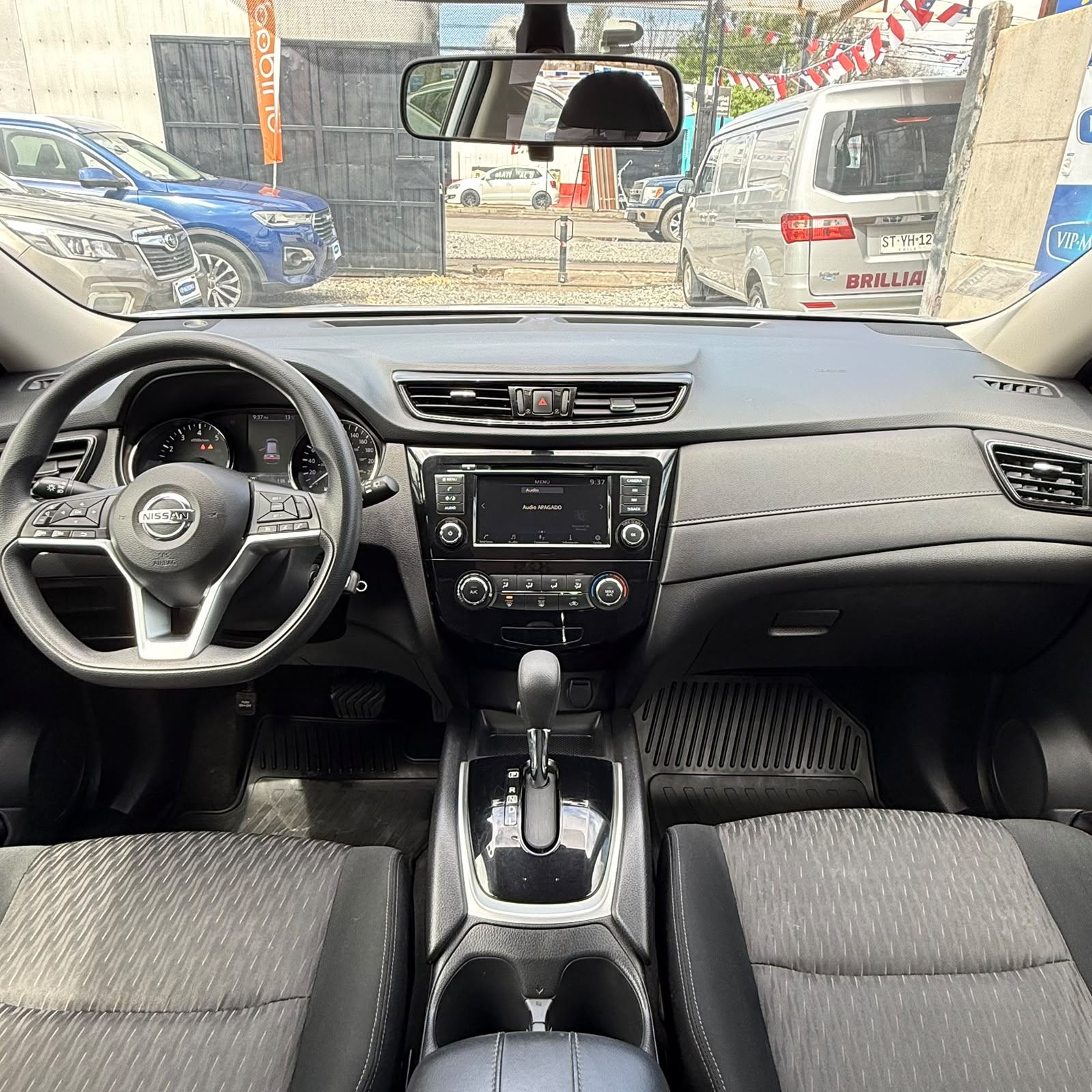 Nissan X-Trail — foto 8 de 15