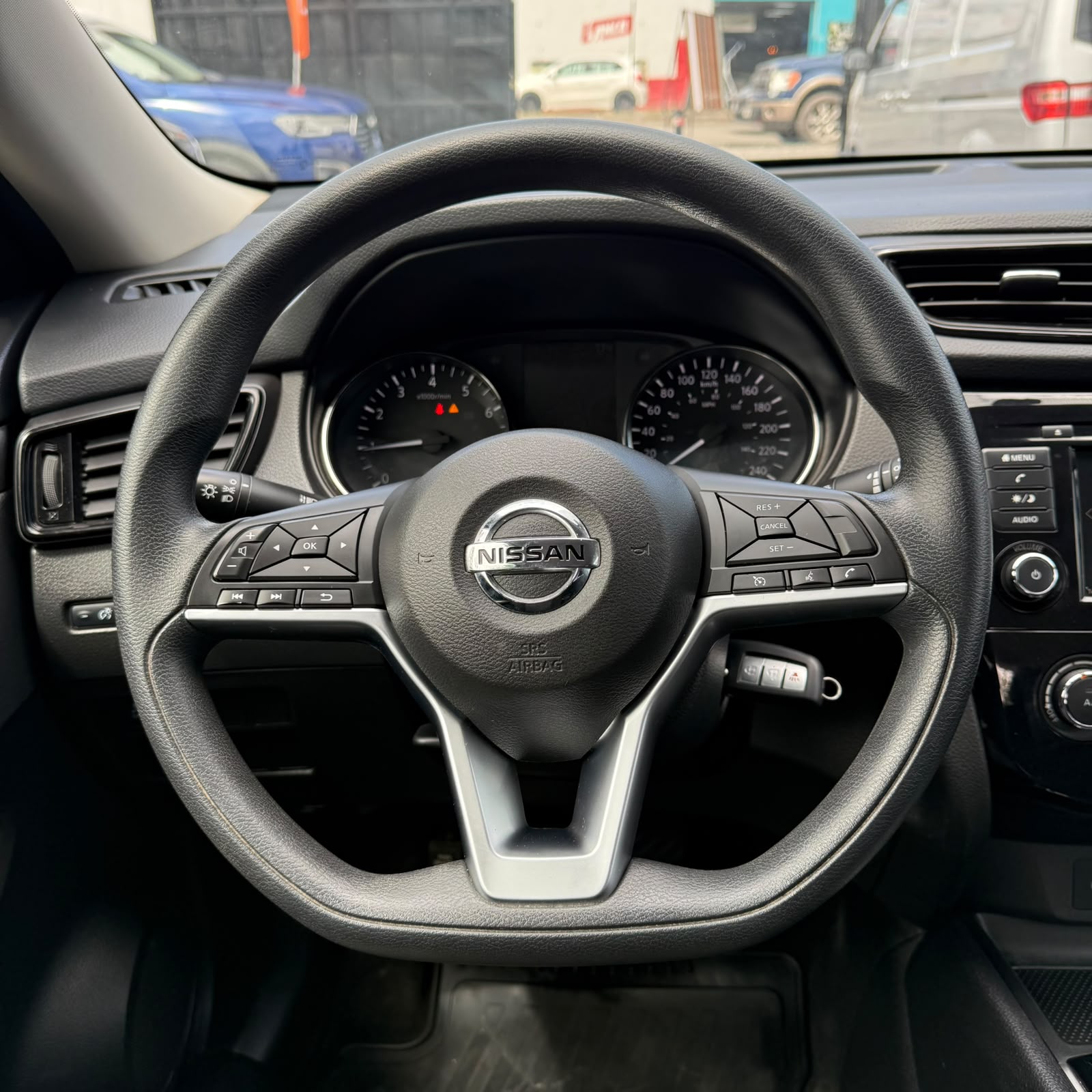 Nissan X-Trail — foto 10 de 15
